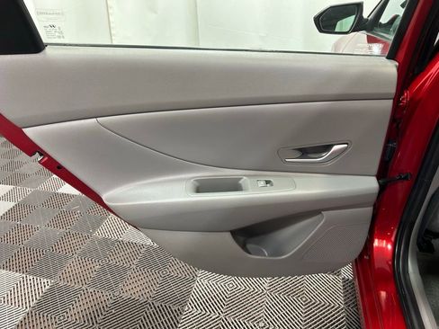 Used 2024 Hyundai Elantra SEL image 18