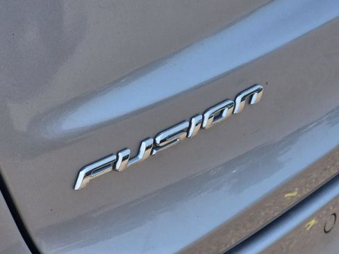 Used 2020 Ford Fusion SE FWD image 13