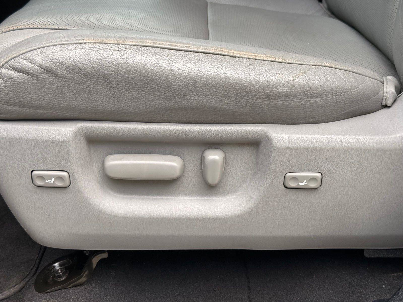Used 2012 Toyota Tundra Limited w/ Platinum Pkg AWD/4WD image 22