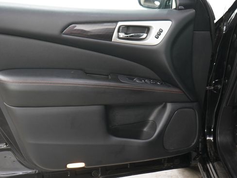 Used 2019 Nissan Pathfinder SL AWD/4WD image 20