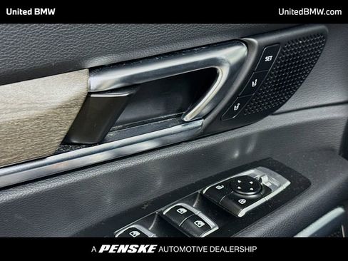 Used 2022 Kia Telluride SX w/ SX Prestige Package image 3