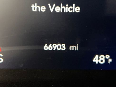 Used 2024 Chrysler Pacifica Limited image 57