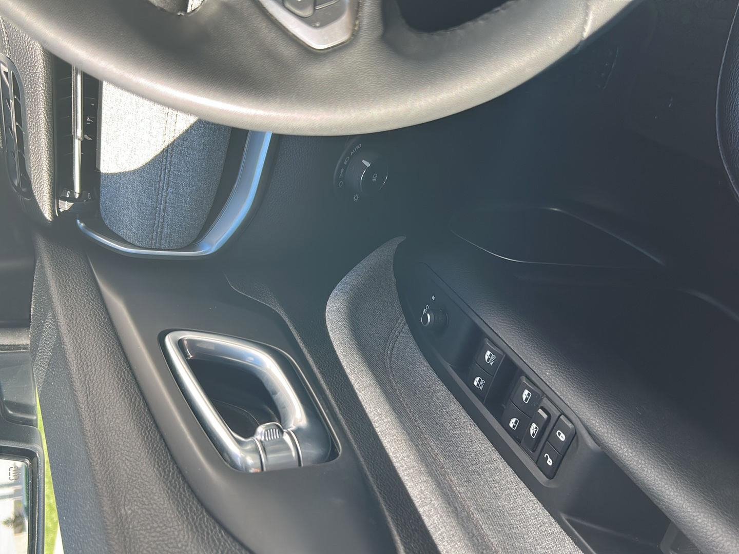 Used 2024 Jeep Compass Latitude AWD/4WD image 19