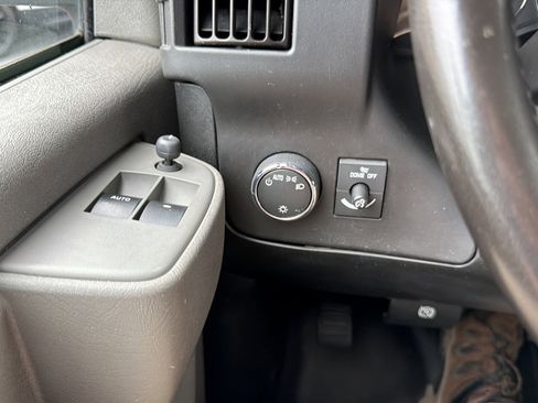 Used 2020 Chevrolet Express 3500 w/ Driver Convenience Package RWD image 13