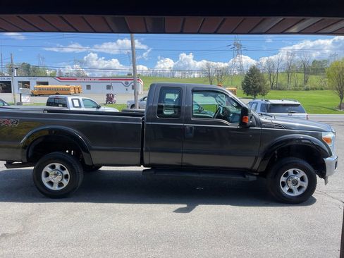 Used 2016 Ford F250 XL w/ XL Appearance Package image 5