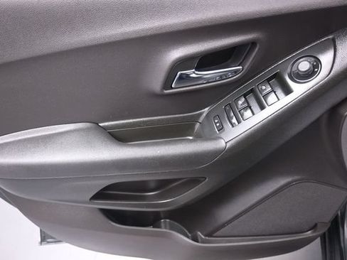 Used 2017 Chevrolet Trax LT FWD image 13