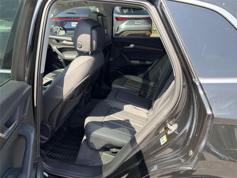 Used 2023 Audi Q5 2.0T Premium Plus w/ Premium Plus Package AWD/4WD image 12
