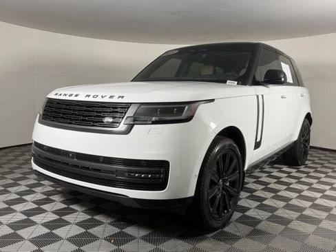 Used 2025 Land Rover Range Rover SE AWD/4WD image 2