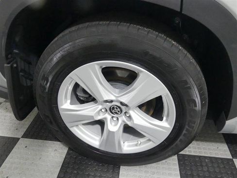 Used 2021 Toyota Highlander LE image 17