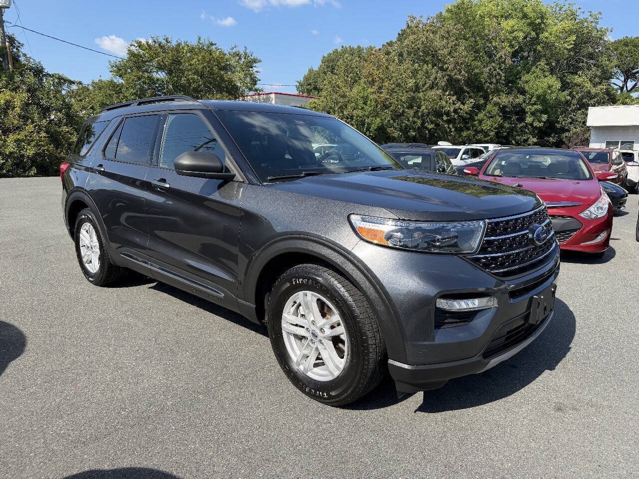 Used 2020 Ford Explorer XLT w/ Equipment Group 202A RWD image 3