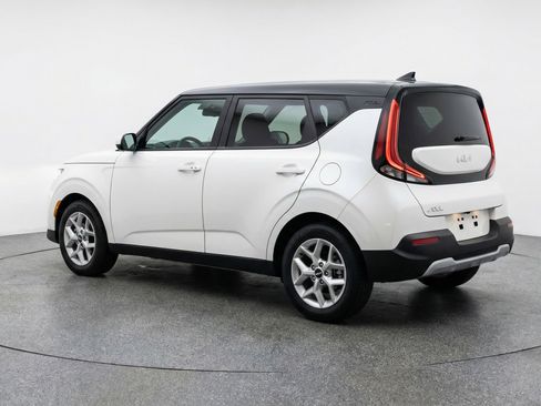 Used 2025 Kia Soul LX w/ LX Technology Package image 6