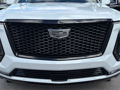 New 2026 Cadillac Escalade Platinum Sport w/ LPO, ONYX Package image 15