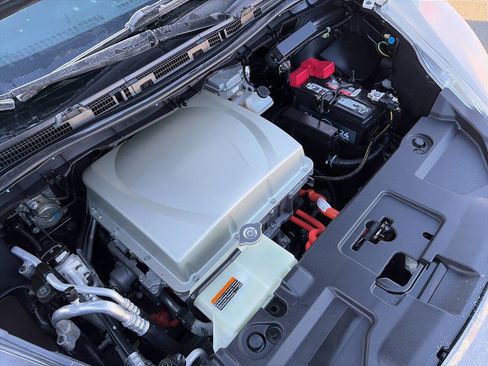 Used 2016 Nissan Leaf SV w/ Premium Package image 19