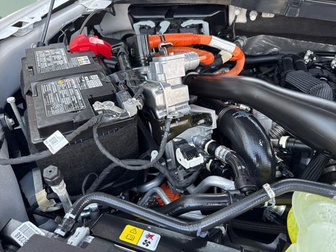 Used 2025 Ford F150 Lariat w/ Equipment Group 501A Mid image 45