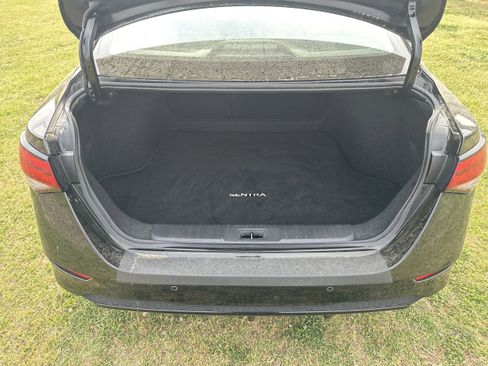 Used 2024 Nissan Sentra SV FWD image 18