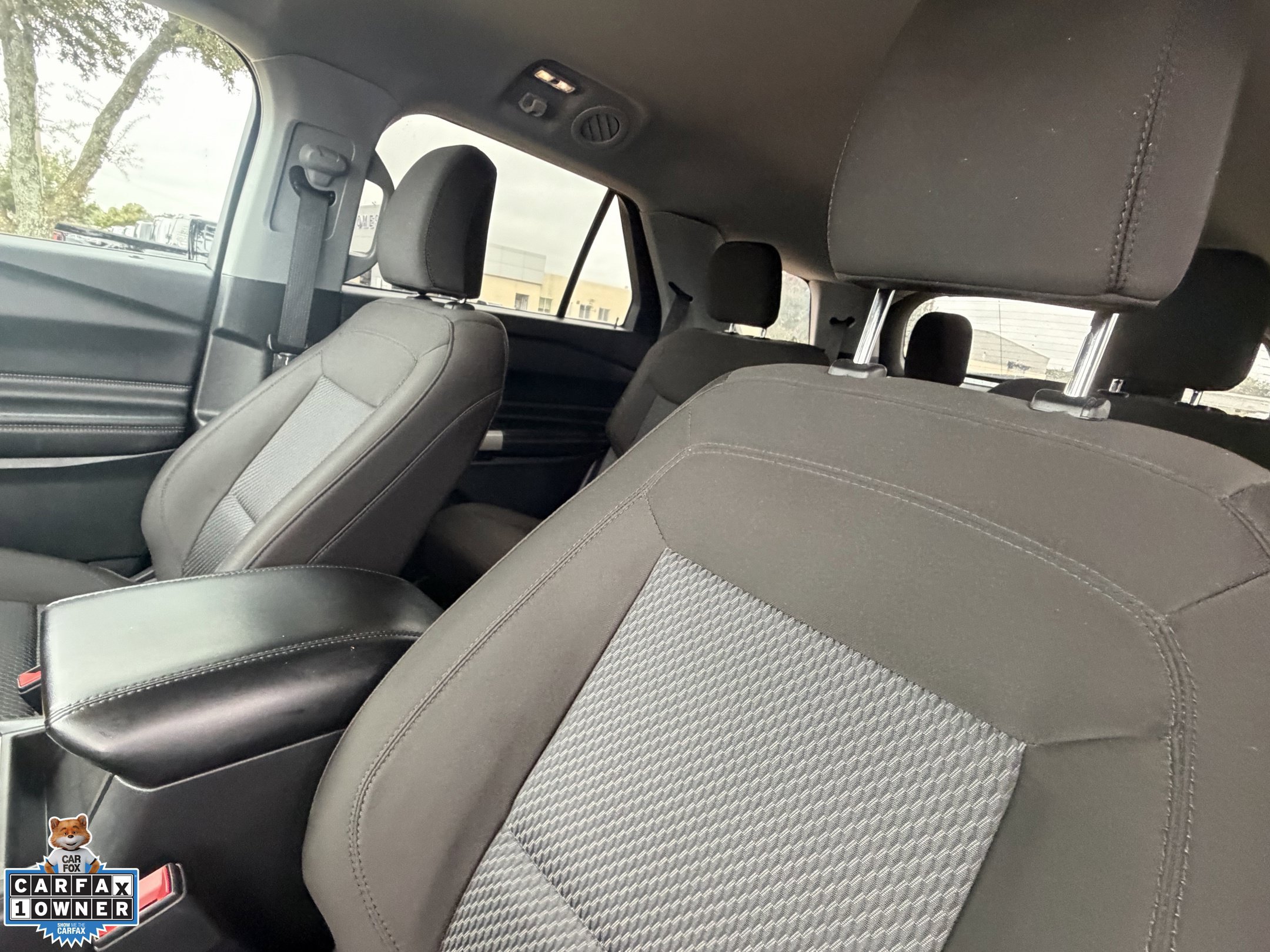 Used 2023 Ford Explorer XLT AWD/4WD image 25