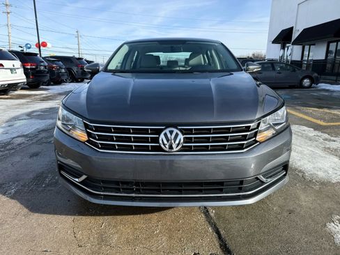 Used 2017 Volkswagen Passat 1.8T S image 2