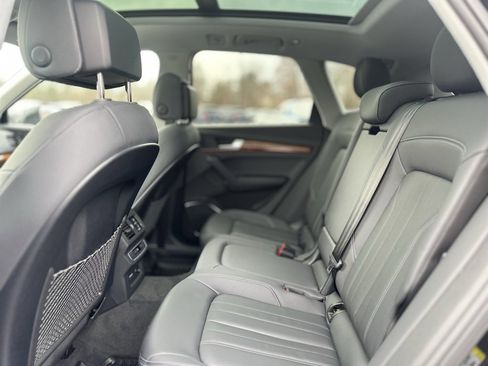 Used 2023 Audi Q5 2.0T Premium w/ Convenience Package image 21