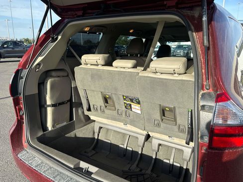 Used 2020 Toyota Sienna XLE FWD image 14
