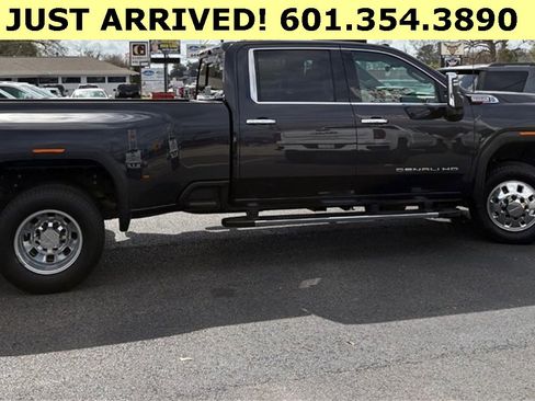 Used 2024 GMC Sierra 3500 Denali w/ Technology Package image 18