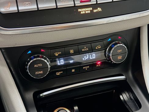 Used 2019 Mercedes-Benz GLA 250 4MATIC image 24
