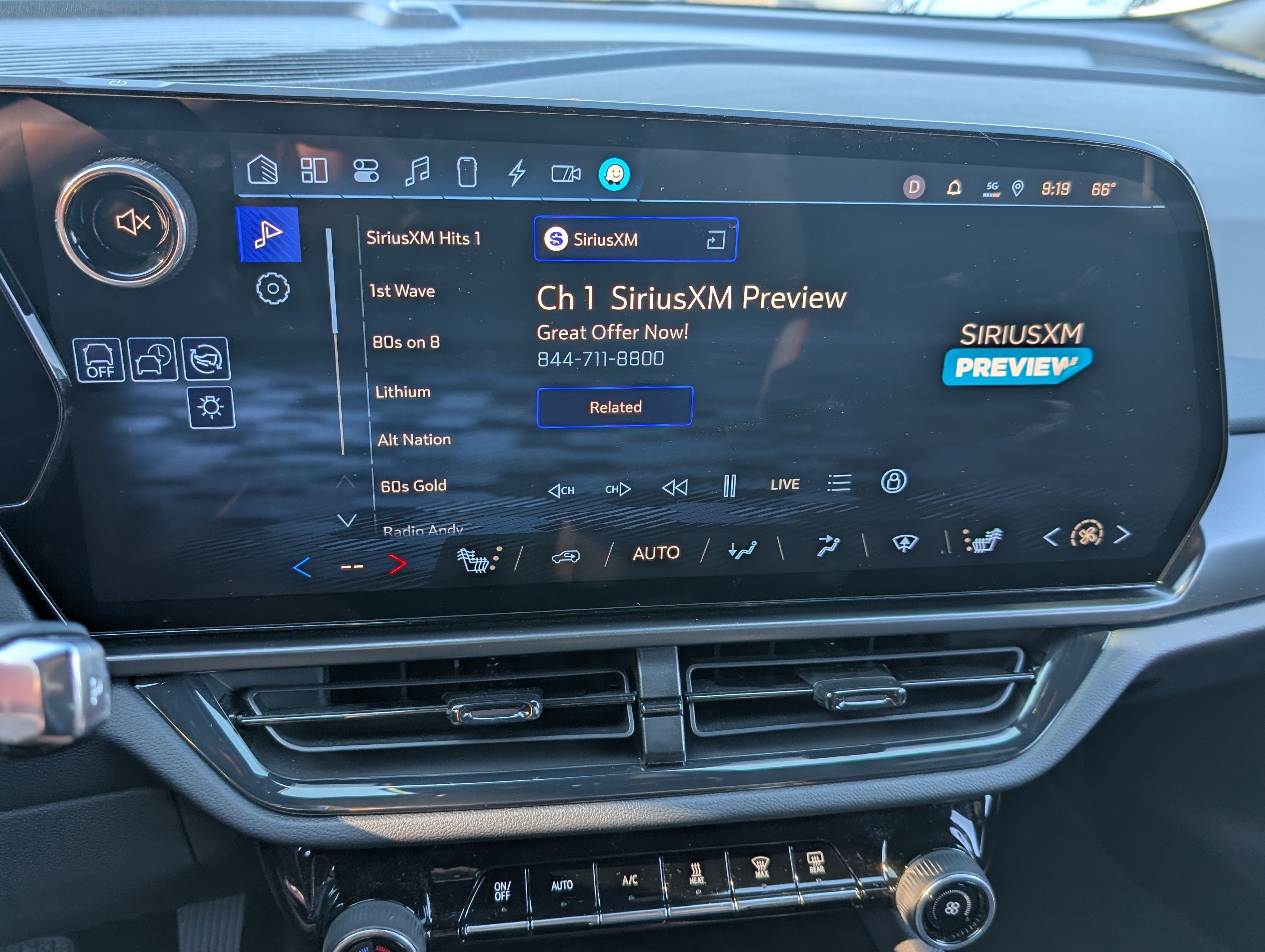 Used 2024 Chevrolet Equinox EV RS FWD image 28