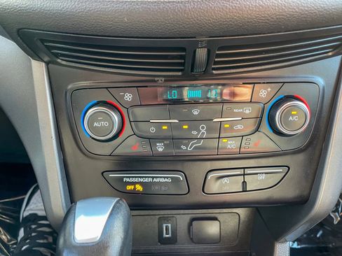 Used 2017 Ford Escape SE w/ SE Leather Comfort Package image 28