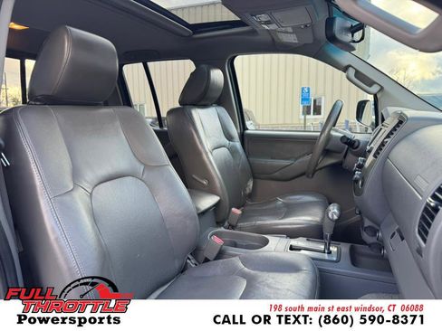 Used 2014 Nissan Frontier SL w/ SL Moonroof Package image 13