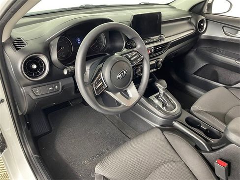 Certified 2019 Kia Forte LXS image 3