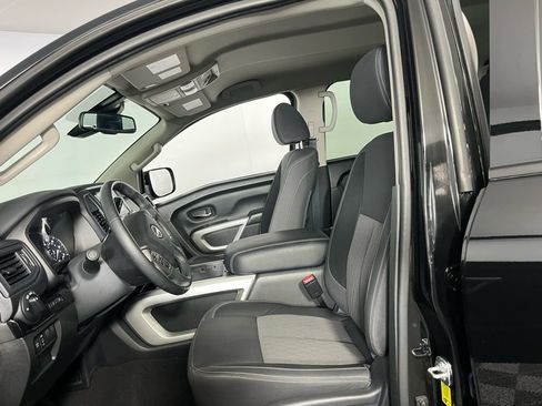 Used 2024 Nissan Titan SV w/ SV Convenience Package image 11