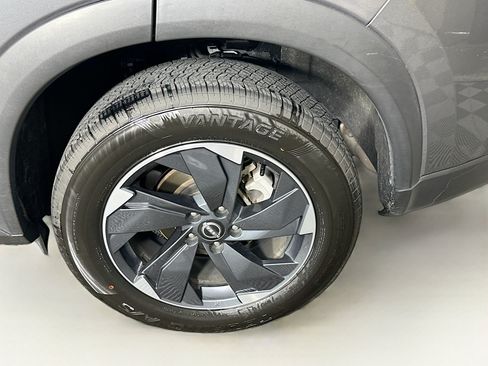 Used 2025 Nissan Rogue SV AWD/4WD image 11
