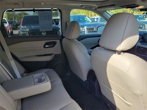 Used 2023 Nissan Rogue SL w/ SL Premium Package image 31