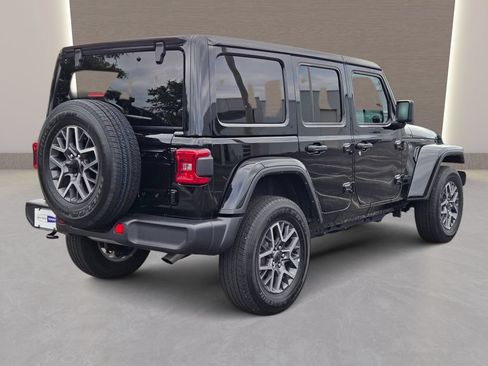 Used 2025 Jeep Wrangler Unlimited Sahara AWD/4WD image 6