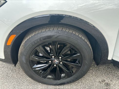 Used 2025 Buick Envista Sport Touring image 23