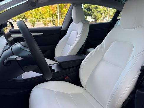Used 2023 Tesla Model 3 Standard Range RWD image 5