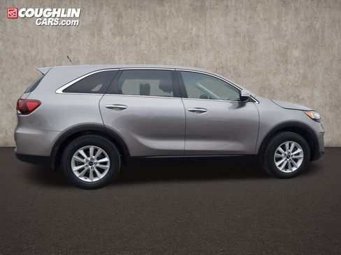 Used 2019 Kia Sorento LX image 8