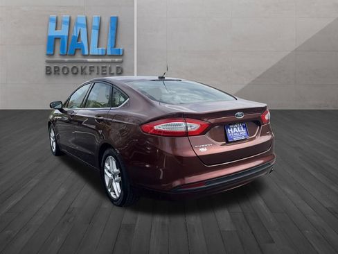 Used 2015 Ford Fusion SE FWD image 3
