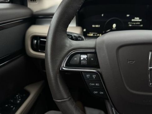 Used 2022 Lincoln Nautilus AWD image 24