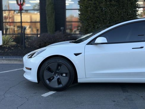 Used 2023 Tesla Model 3 Standard Range image 8