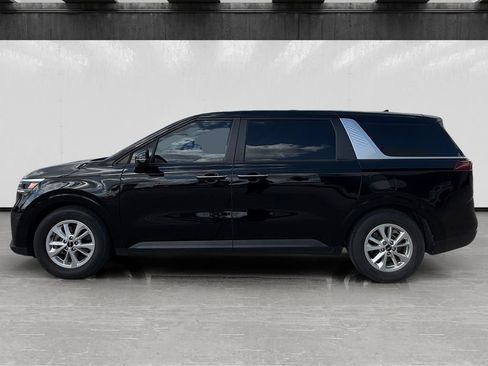 Used 2023 Kia Carnival LX FWD image 2