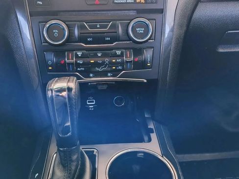 Used 2016 Ford Explorer XLT w/ Equipment Group 202A AWD/4WD image 22