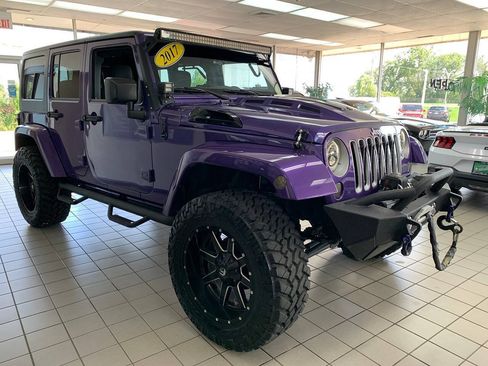 Used 2017 Jeep Wrangler Unlimited Sahara AWD/4WD image 11