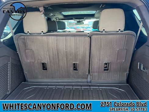 Used 2023 GMC Yukon SLT w/ SLT Luxury Package AWD/4WD image 10