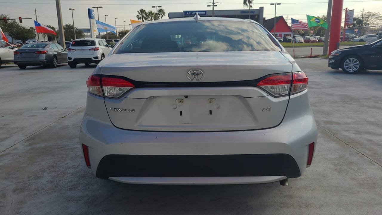 Used 2021 Toyota Corolla LE FWD image 2
