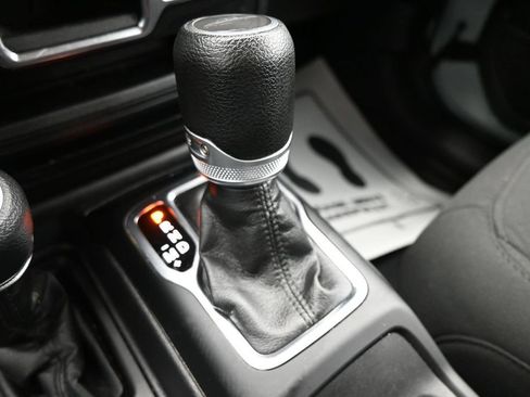 Used 2023 Jeep Gladiator Sport AWD/4WD image 19