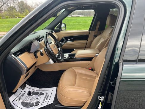 Used 2024 Land Rover Range Rover Long Wheelbase SE image 11