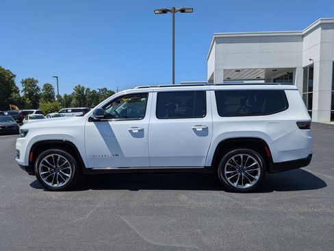 Used 2024 Jeep Wagoneer L Series III w/ Premium Group I AWD/4WD image 8