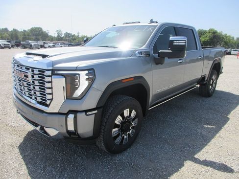New 2026 GMC Sierra 2500 Denali w/ Denali Reserve Package AWD/4WD image 11