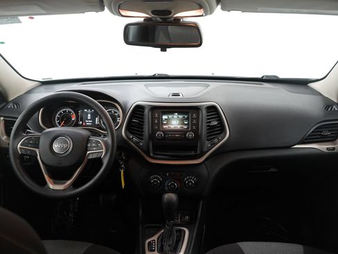 Used 2016 Jeep Cherokee Sport FWD image 13