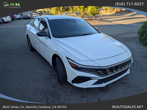 Used 2025 Hyundai Elantra SEL FWD image 4